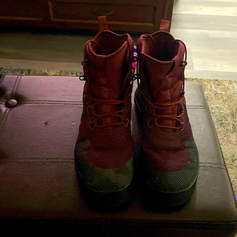 Men's Nike Air Wild Mid Athletic Boots